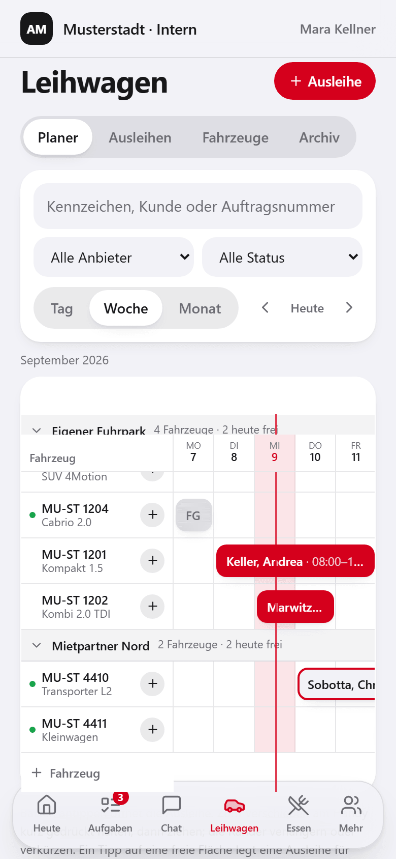Leihwagen-Planer mit Fahrzeugen untereinander und farbigen Balken über die Tage.